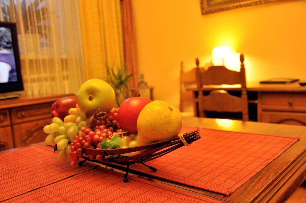 Knaus Apartments Chernivtsi Luaran gambar