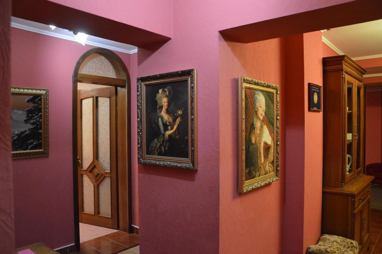 Knaus Apartments Chernivtsi Luaran gambar