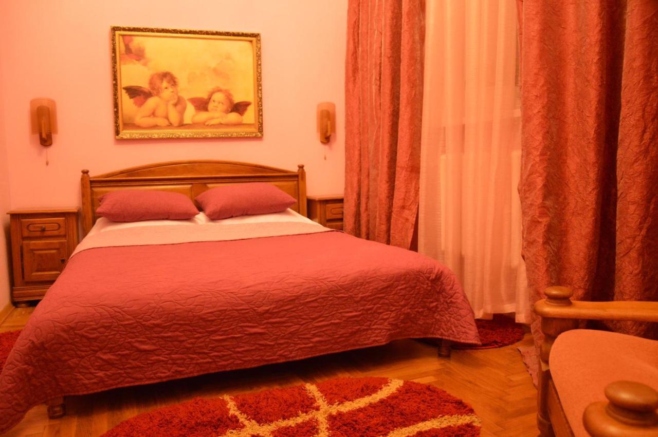 Knaus Apartments Chernivtsi Luaran gambar